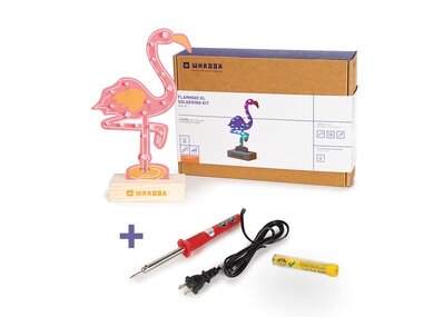 XL flamingo soldeerset, promoset met gratis soldeerbout en soldeertin, educatief en creatief doe-het-zelf elektronicaproject - VS-versie (WSXL104/SET-US)